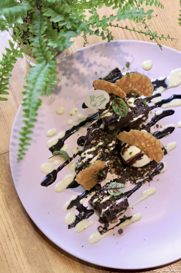 森林小徑精誠店享受美食